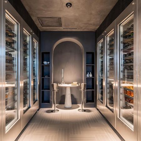 Hotel Monograph Freedom Square Tbilisi Esterno foto Wine cellar