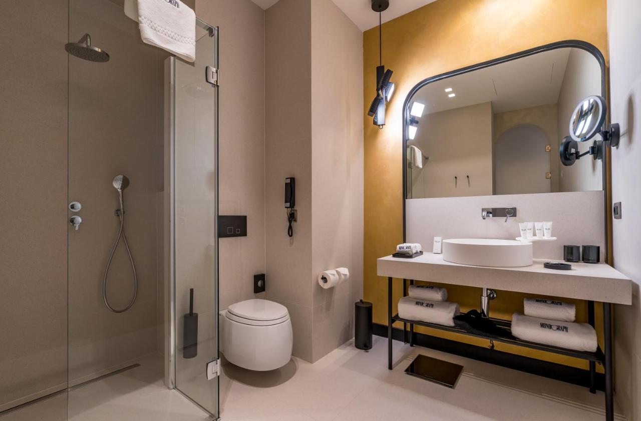 Hotel Monograph Freedom Square Tbilisi Esterno foto Bathroom
