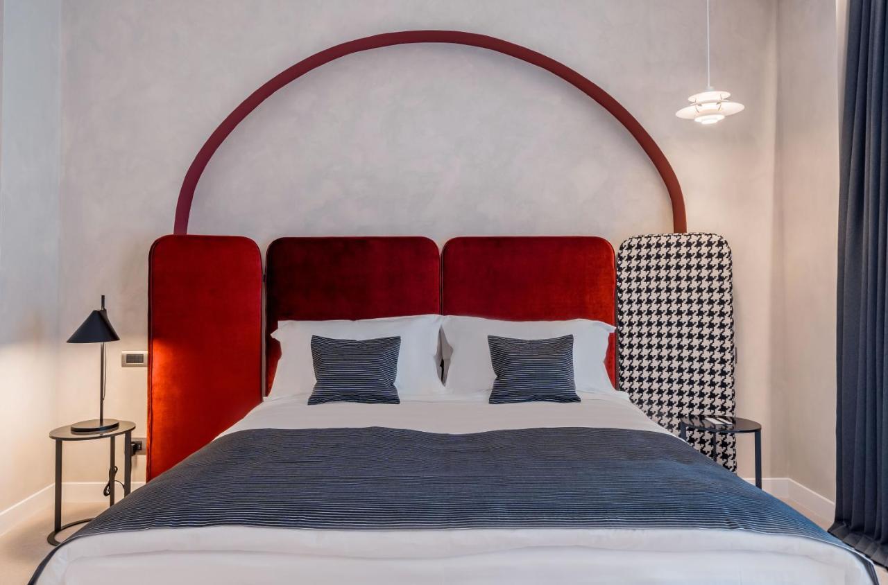 Hotel Monograph Freedom Square Tbilisi Esterno foto