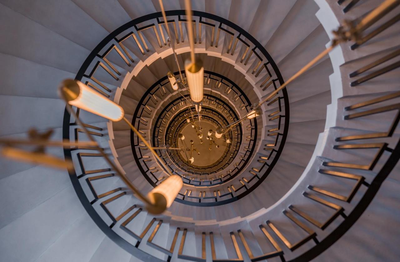 Hotel Monograph Freedom Square Tbilisi Esterno foto Spiral staircase