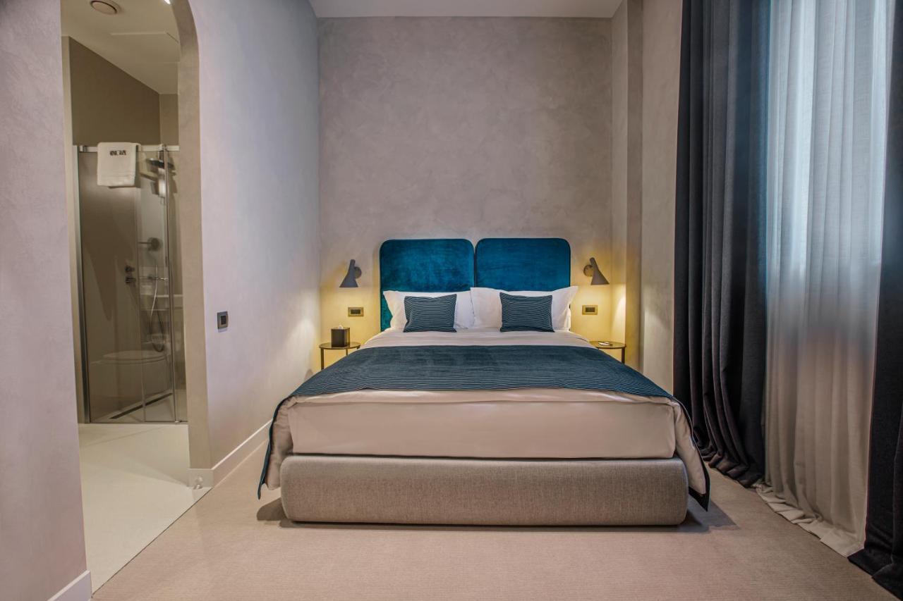 Hotel Monograph Freedom Square Tbilisi Esterno foto A bedroom at the hotel