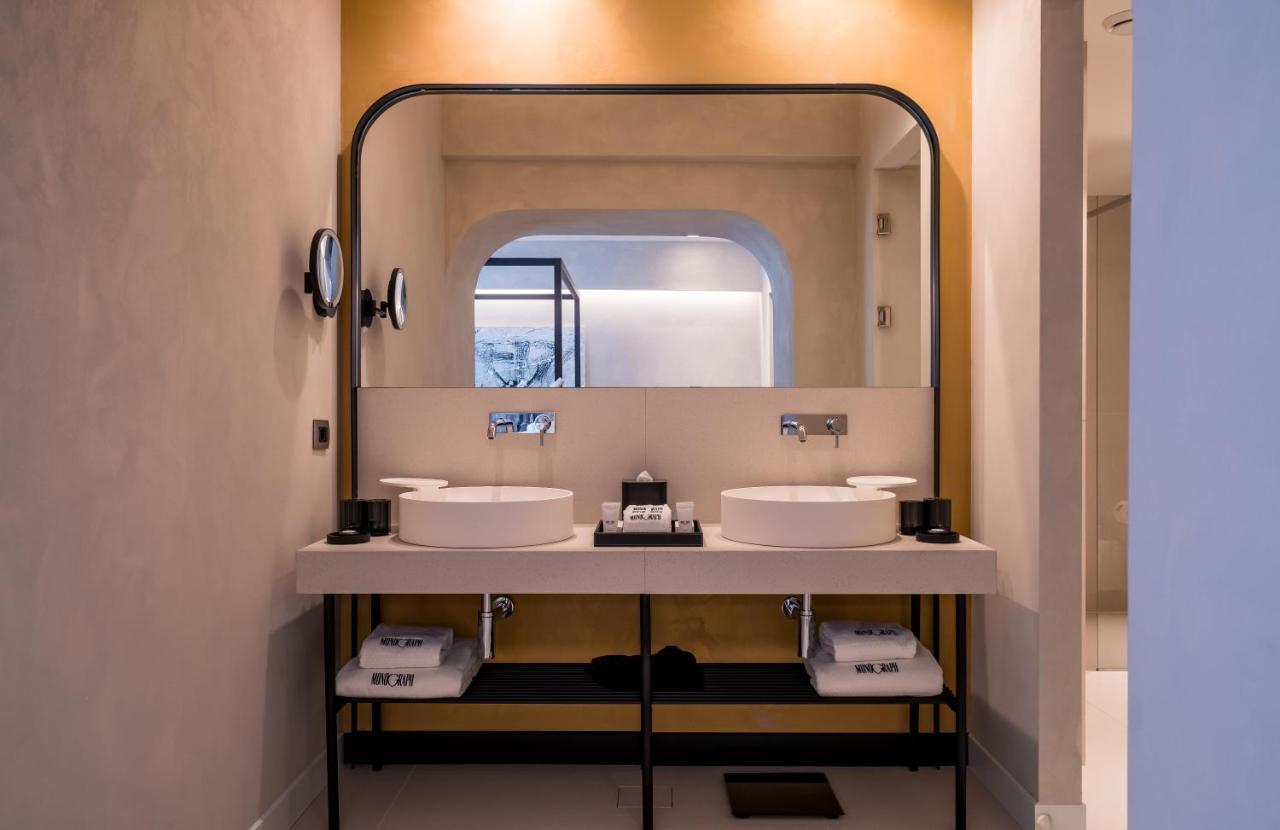 Hotel Monograph Freedom Square Tbilisi Esterno foto Bathroom
