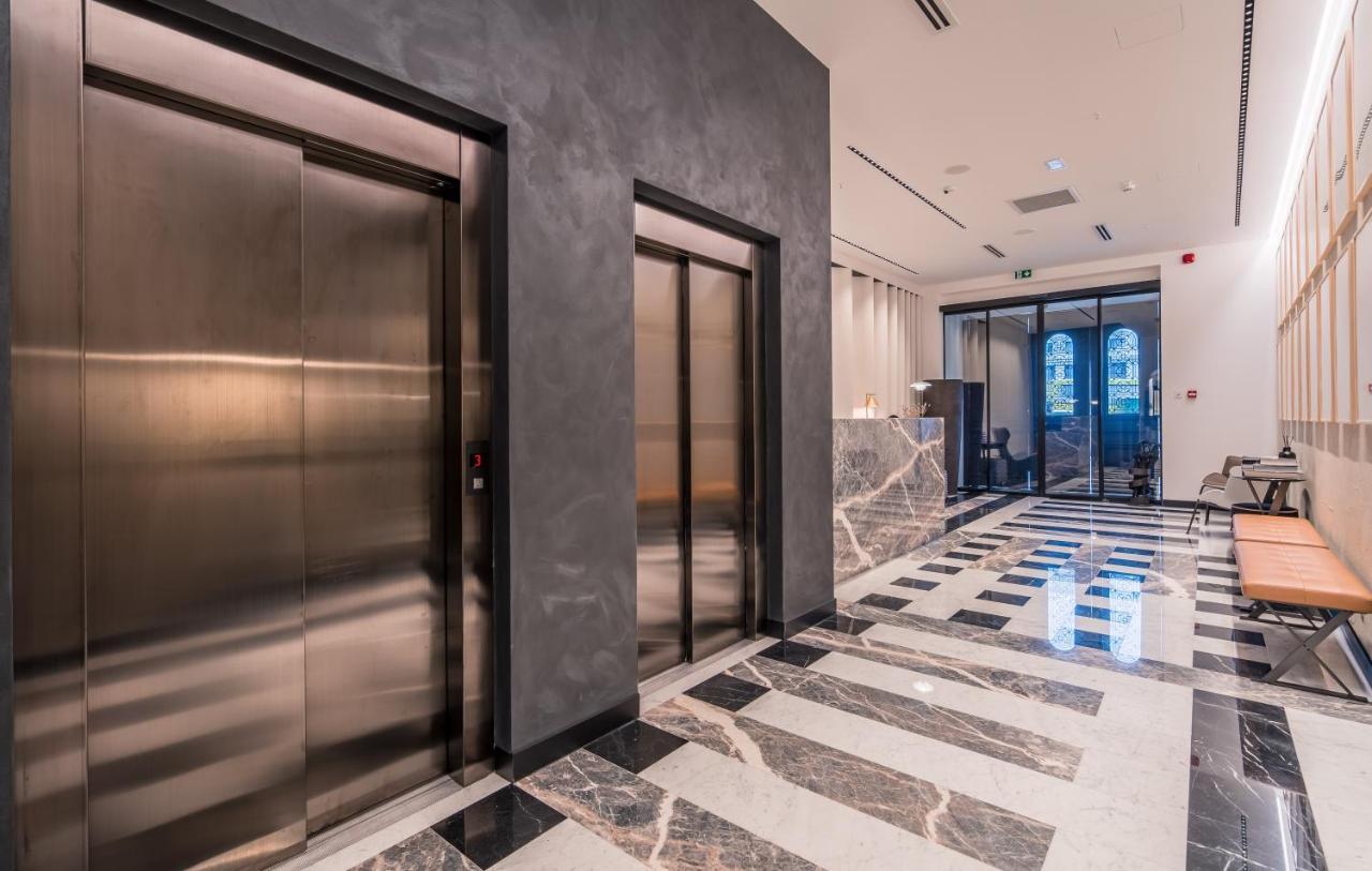 Hotel Monograph Freedom Square Tbilisi Esterno foto The elevators at the hotel