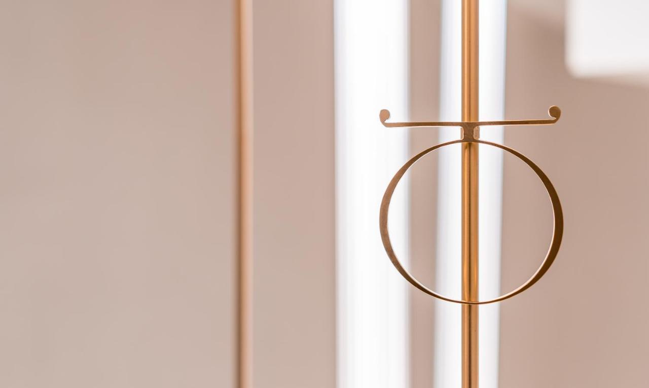 Hotel Monograph Freedom Square Tbilisi Esterno foto Detail of the door handle