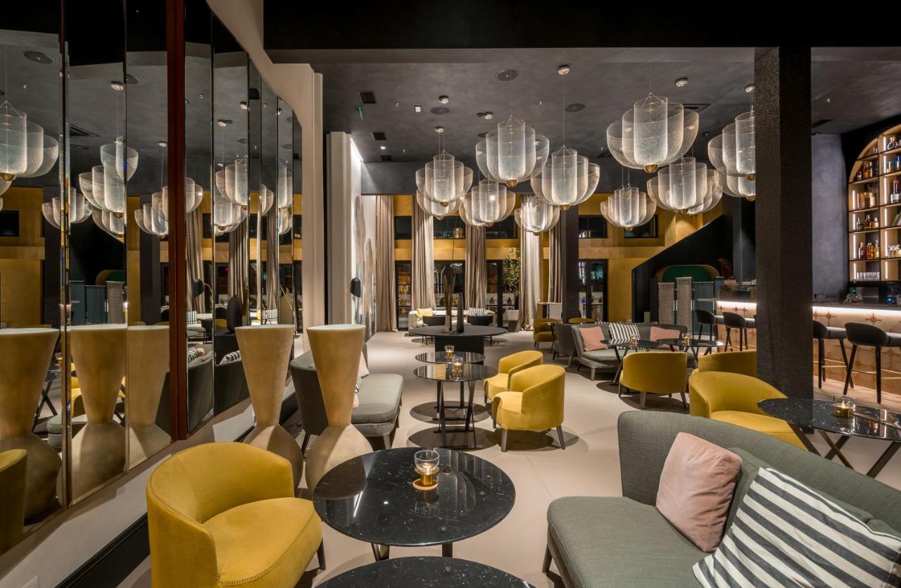 Hotel Monograph Freedom Square Tbilisi Esterno foto The interior of the RITZ-CARLTON, Tsim Sha Tsui, Hong Kong