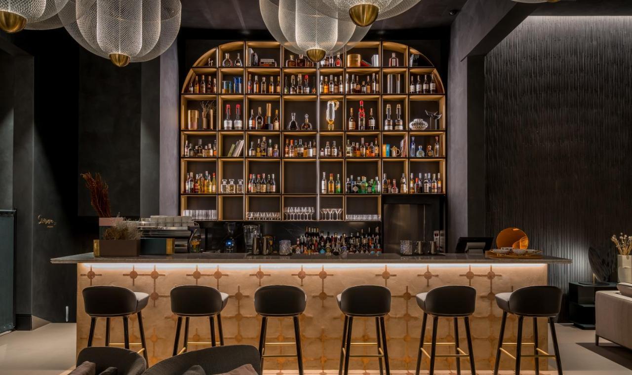Hotel Monograph Freedom Square Tbilisi Esterno foto The bar at the restaurant